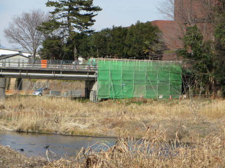 栄橋は補修工事中