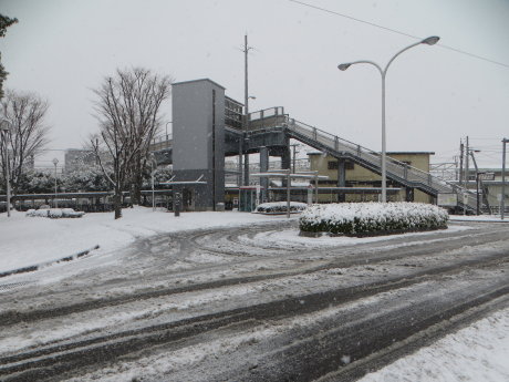 雪の新前橋駅