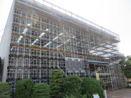 大規模改修工事中の臨江閣が見学できます