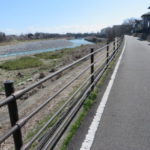 護岸崩壊災害で井野川サイクリングロード通れず