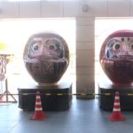 高崎市役所には大きな願かけだるま